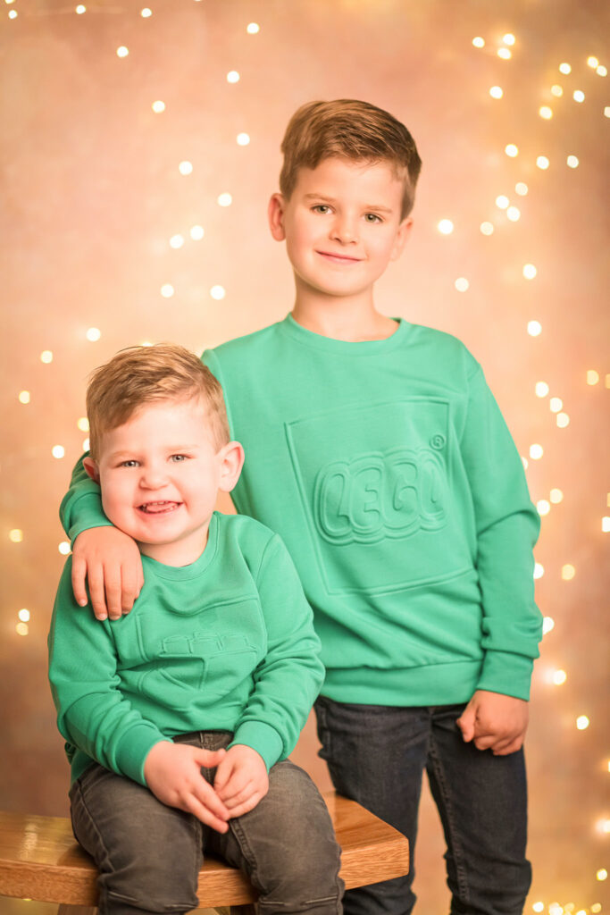 kindergarten-fotograf-braunschweig-fotostudio-geschwister-lichterkette-29